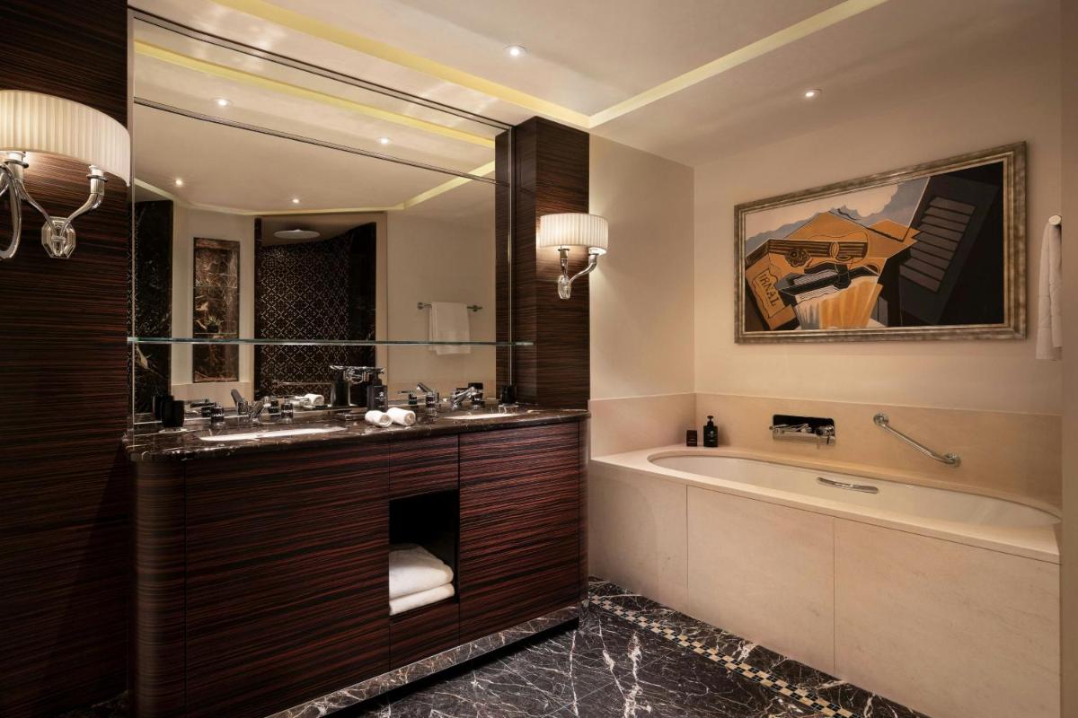 Prince de Galles, a Luxury Collection hotel, Paris