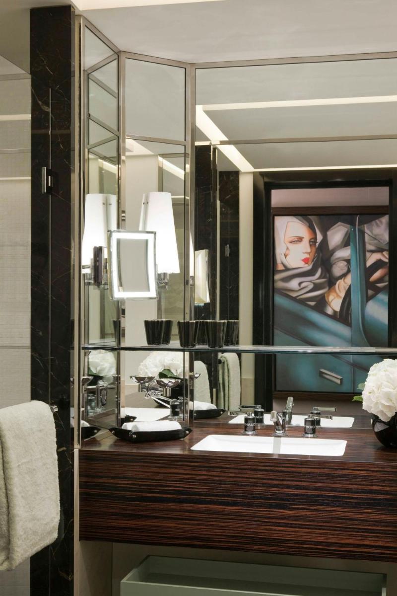 Prince de Galles, a Luxury Collection hotel, Paris