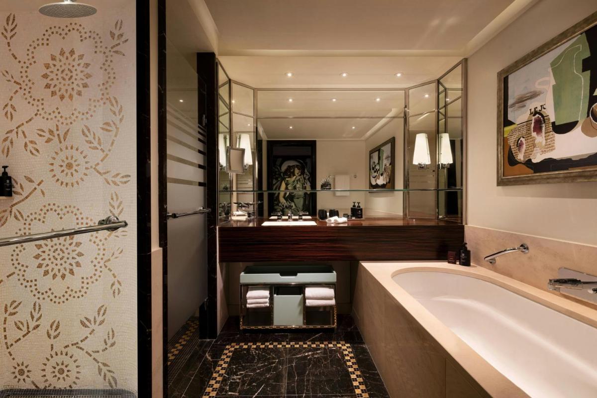 Prince de Galles, a Luxury Collection hotel, Paris