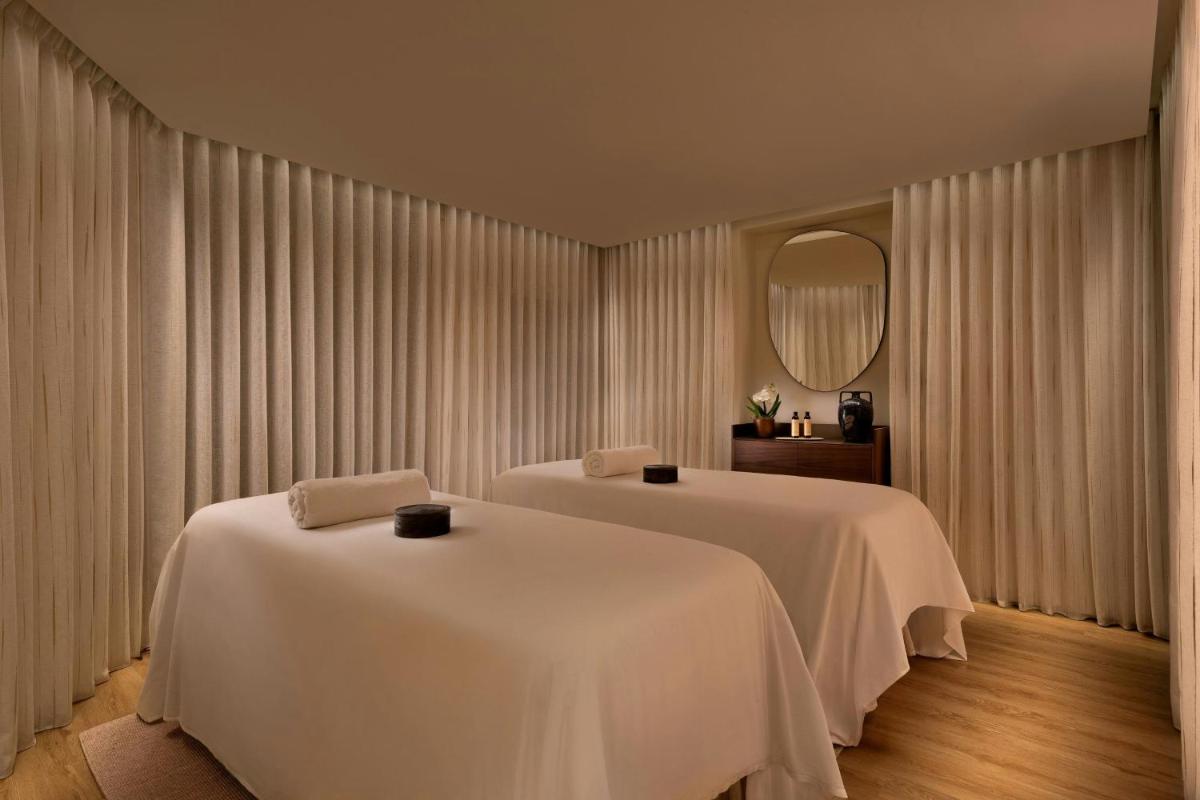 Prince de Galles, a Luxury Collection hotel, Paris