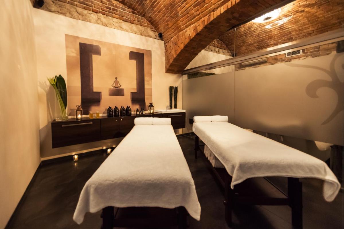 Queen Boutique Hotel