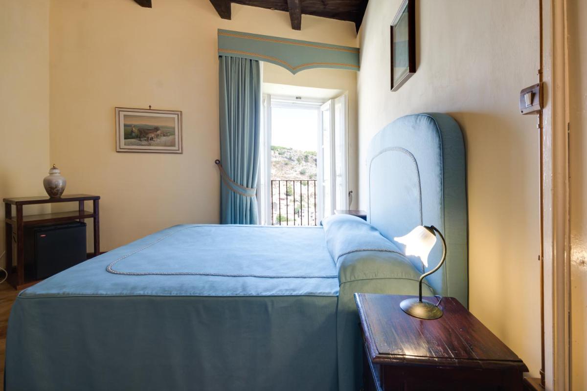 Castello Di Caccuri Suites