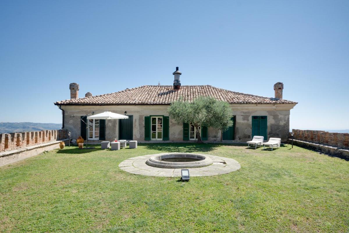 Castello Di Caccuri Suites