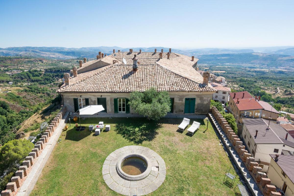 Castello Di Caccuri Suites