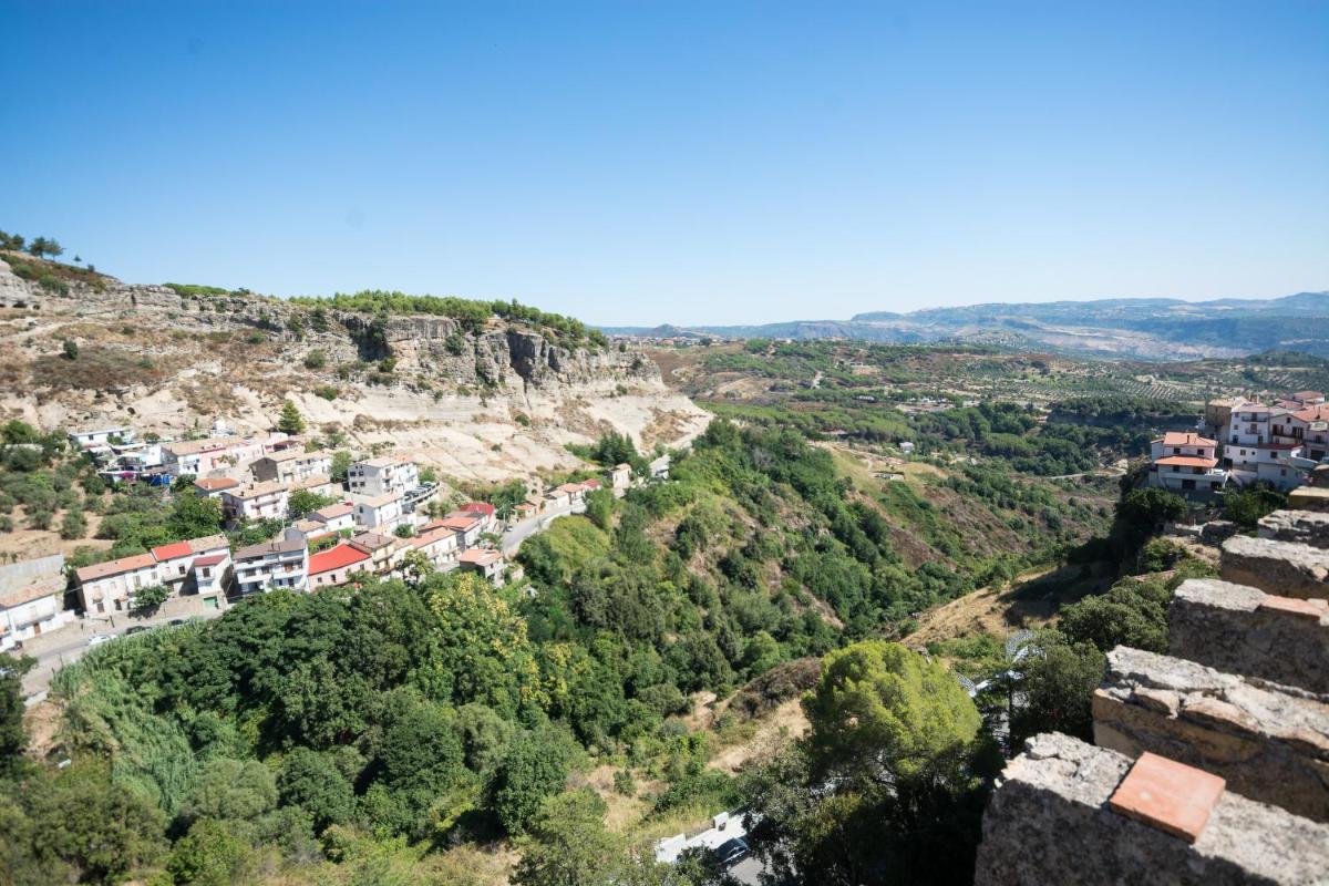 Castello Di Caccuri Suites