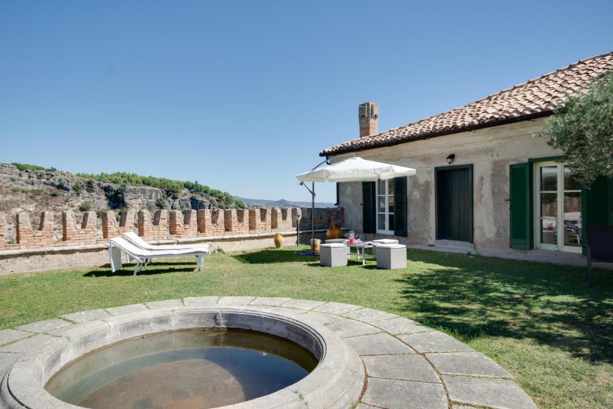 Castello Di Caccuri Suites