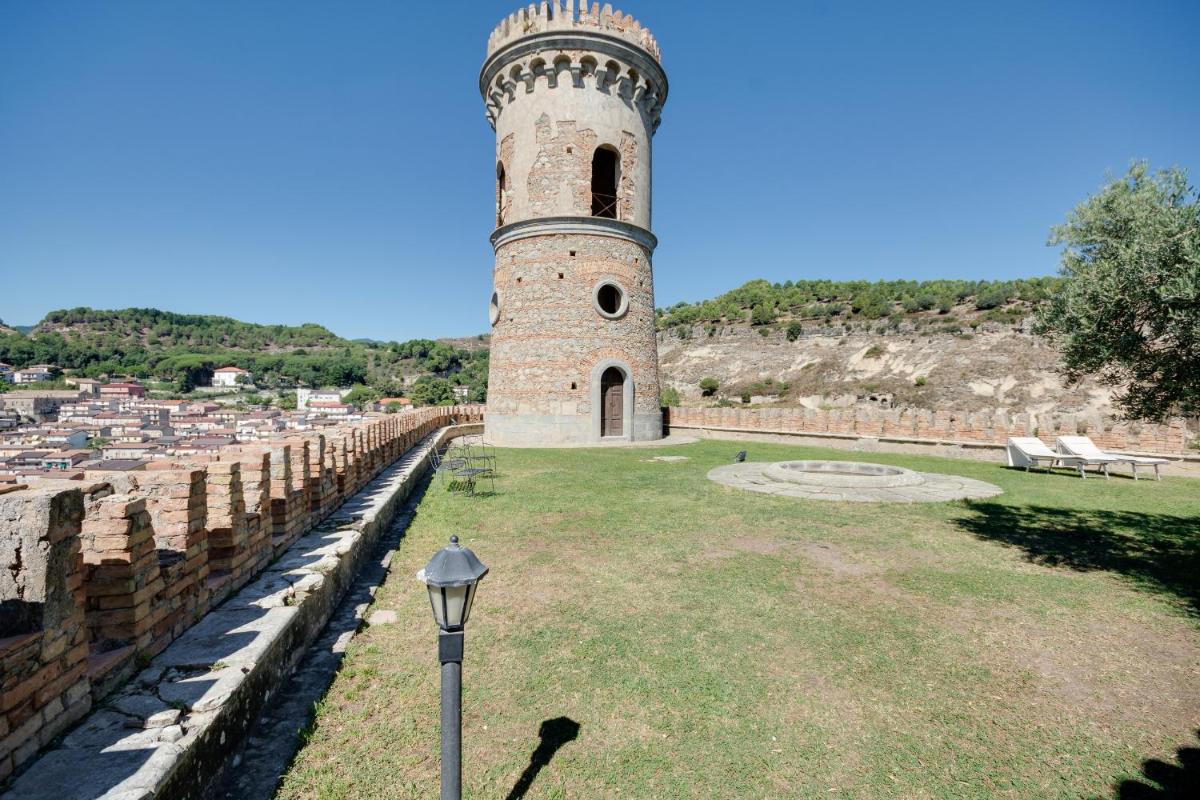 Castello Di Caccuri Suites