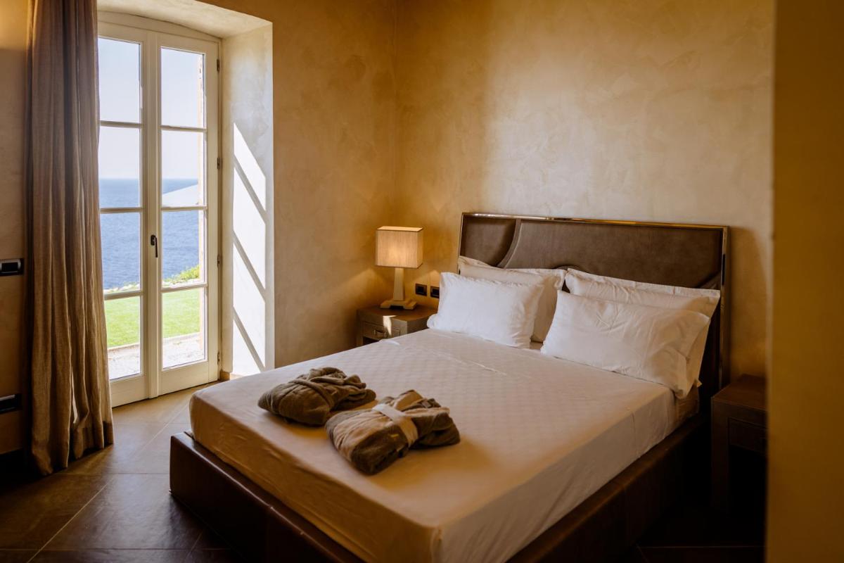 Faro di Punta Fenaio - Caletta Privata