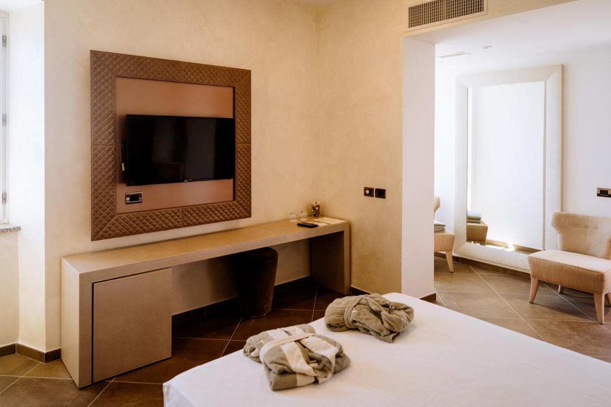 Faro di Punta Fenaio - Caletta Privata