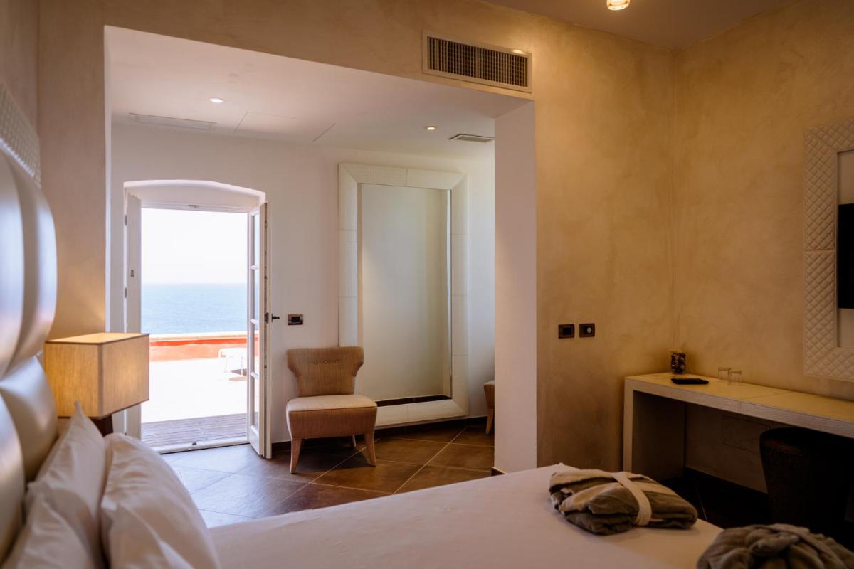 Faro di Punta Fenaio - Caletta Privata