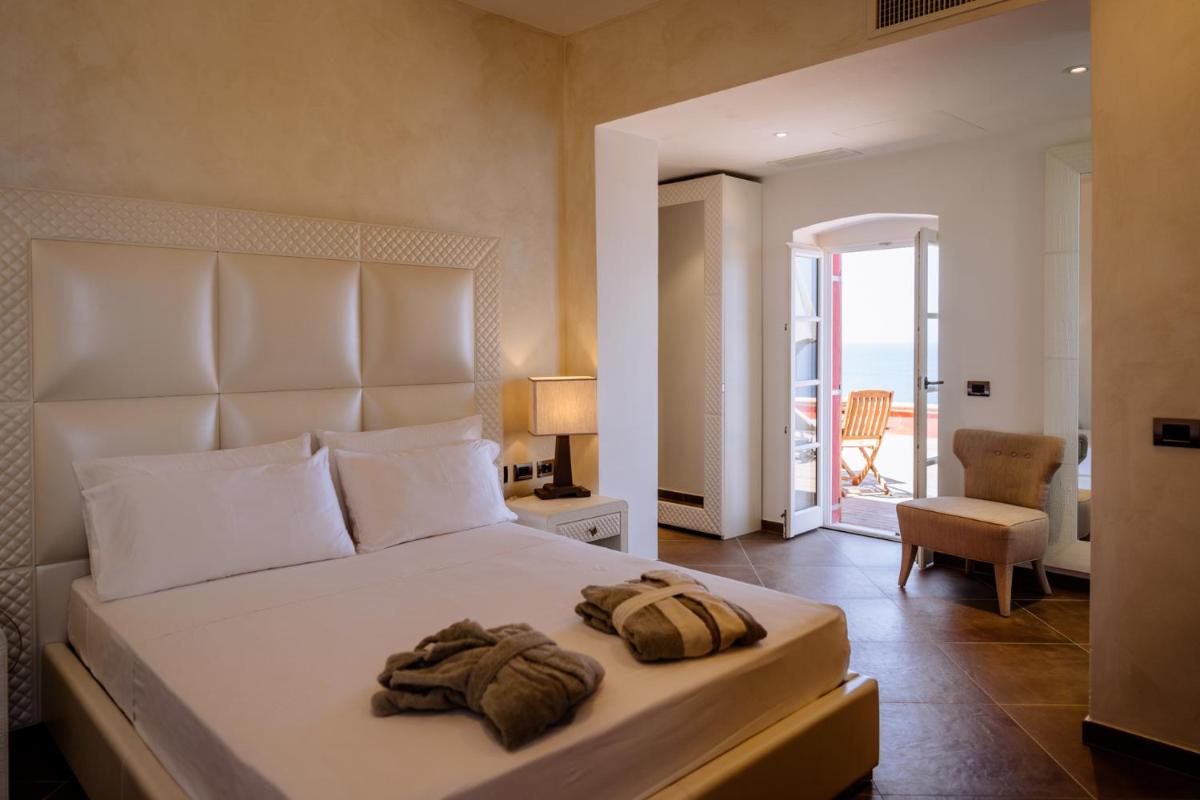 Faro di Punta Fenaio - Caletta Privata