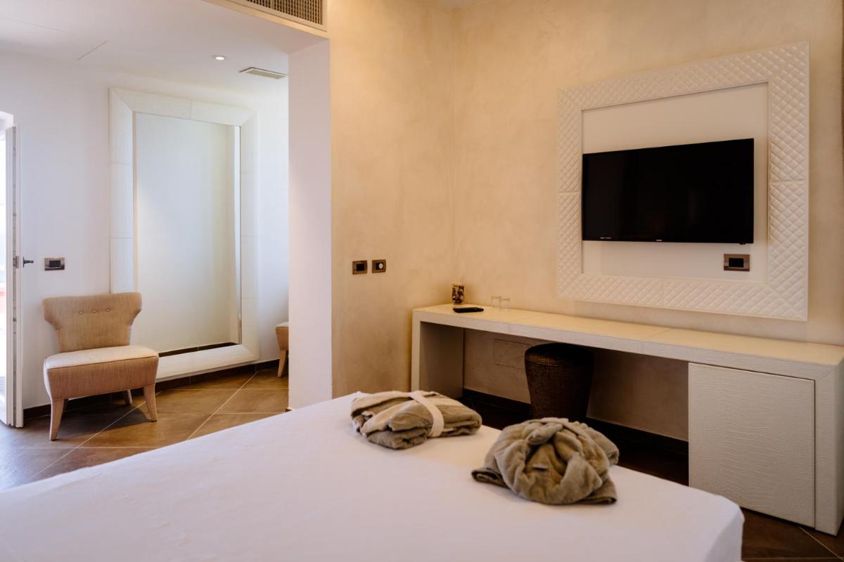 Faro di Punta Fenaio - Caletta Privata