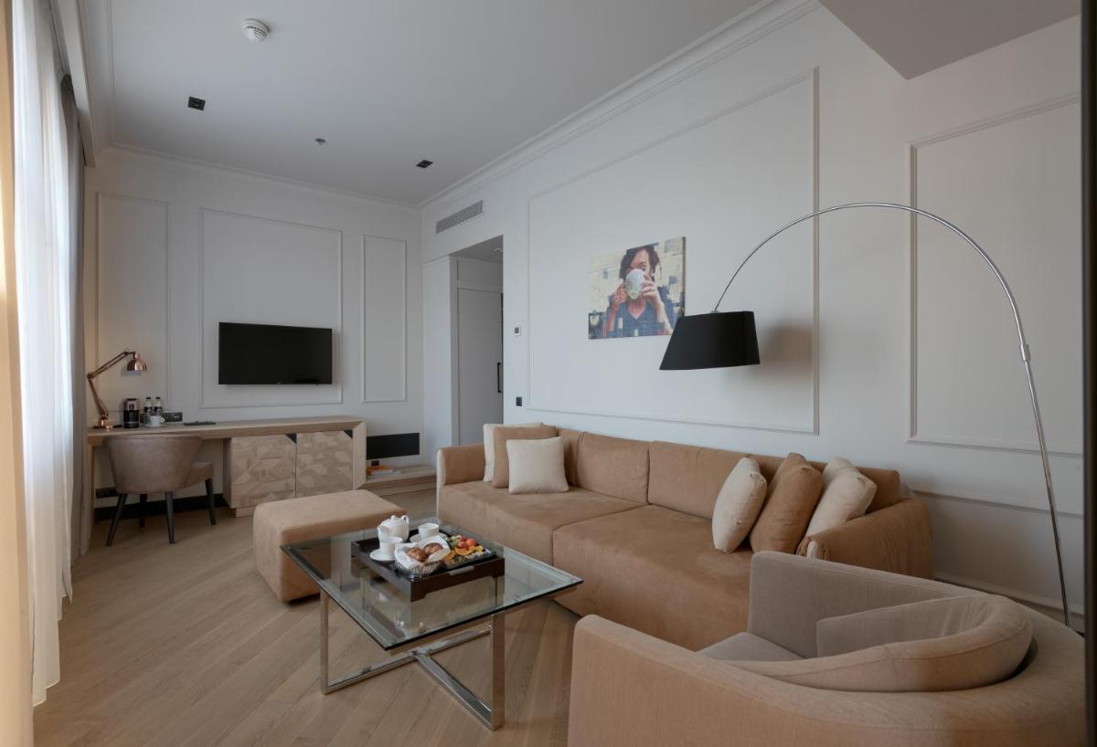Riviera House