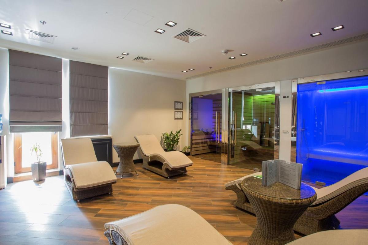 Riviera House
