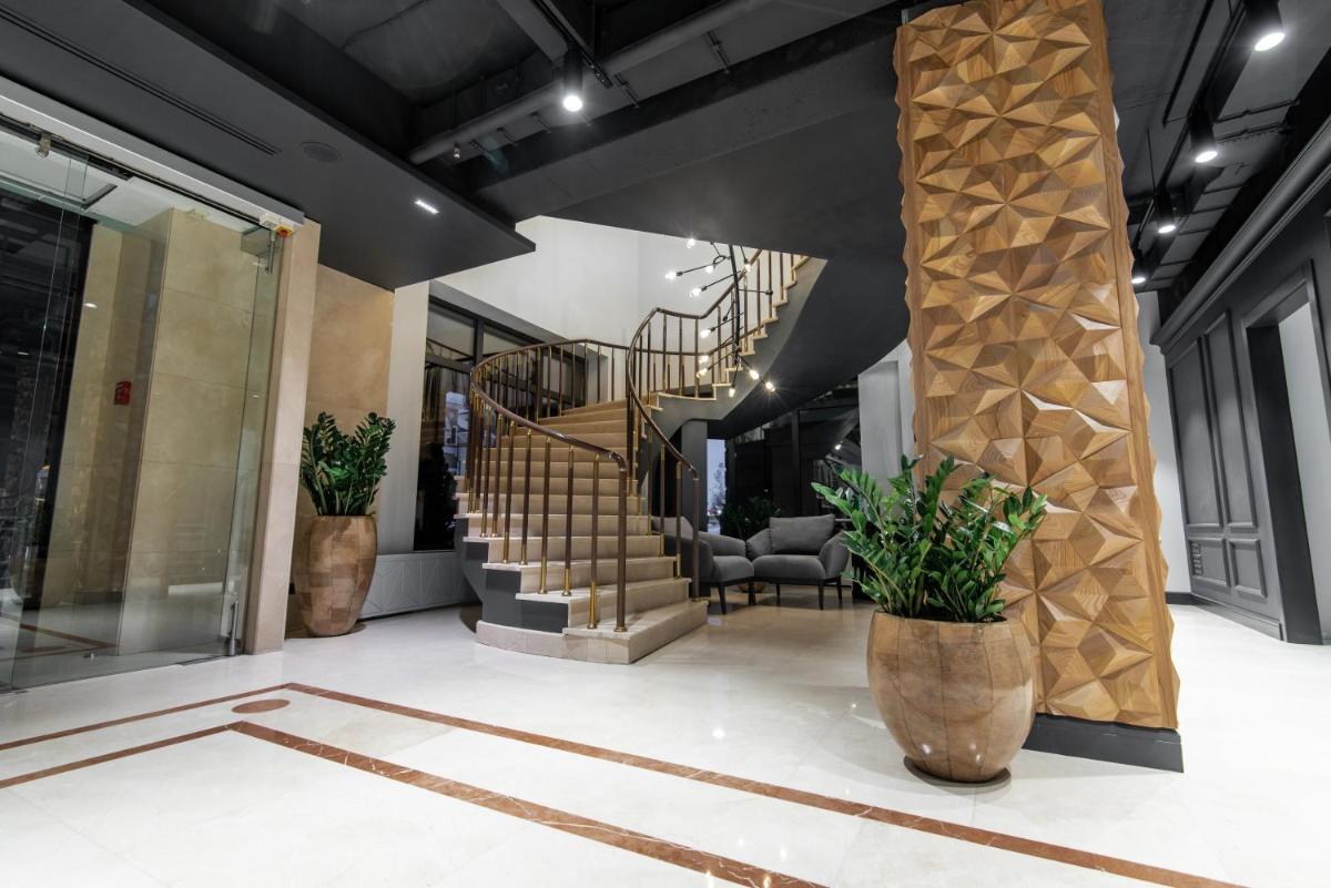 Riviera House