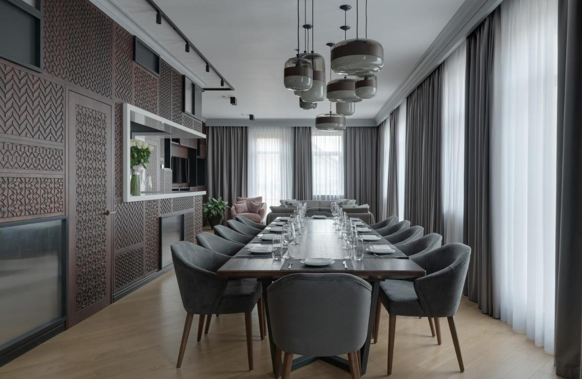 Riviera House