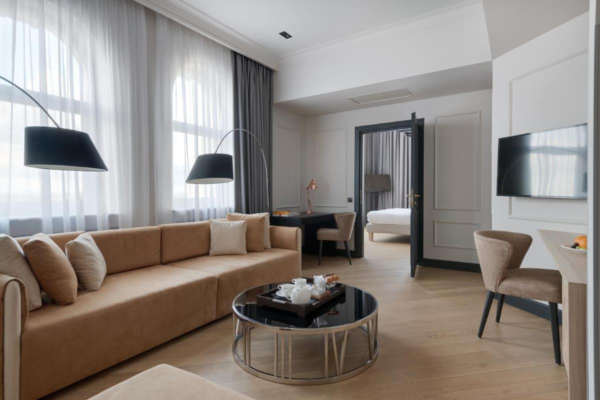 Riviera House