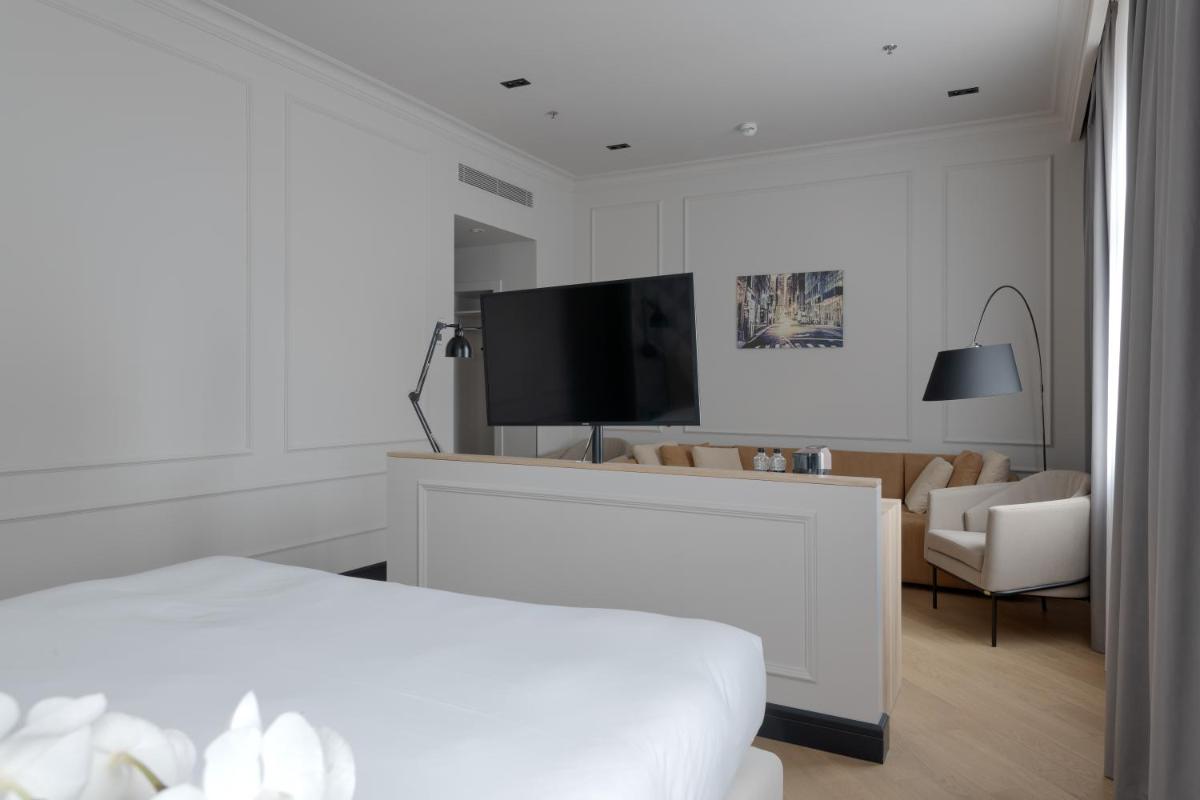 Riviera House