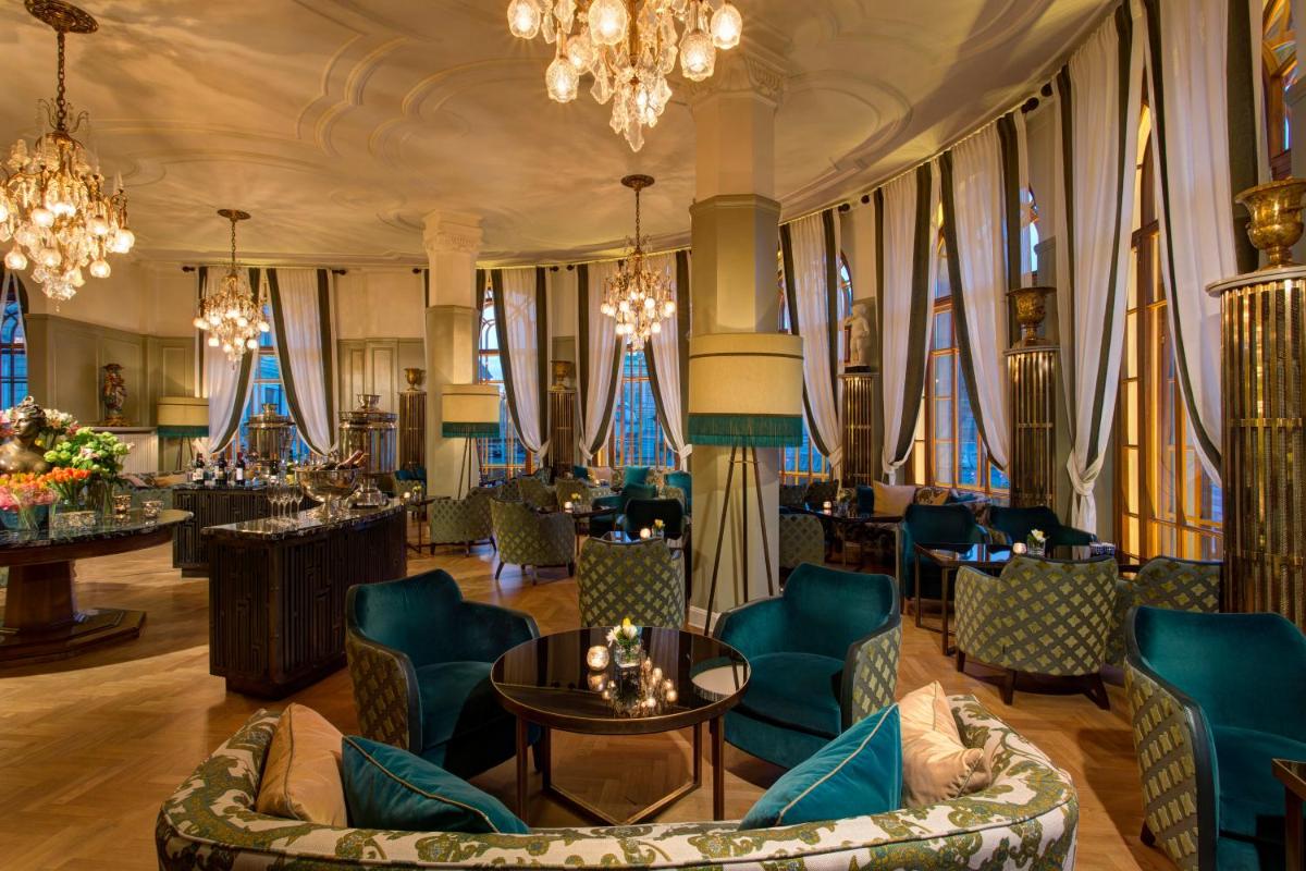 Rocco Forte Astoria Hotel