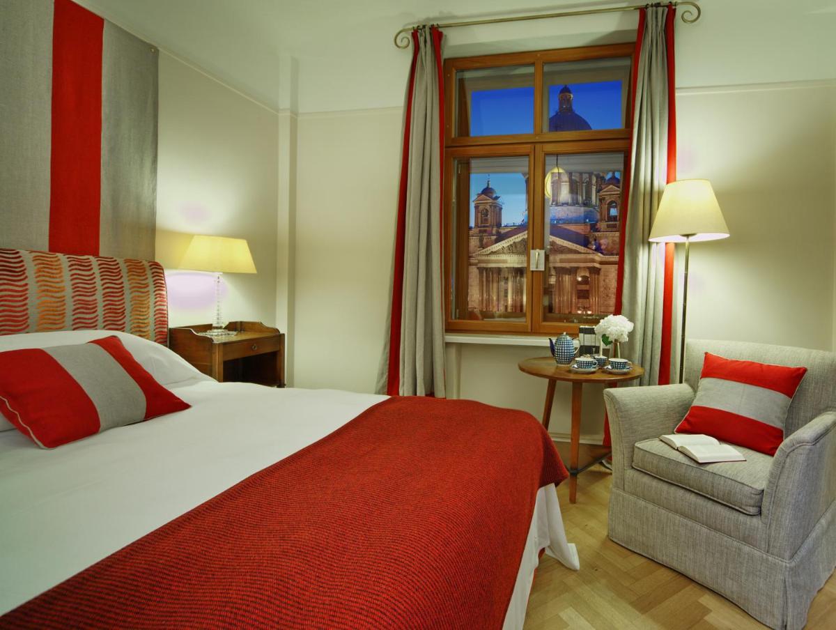 Rocco Forte Astoria Hotel