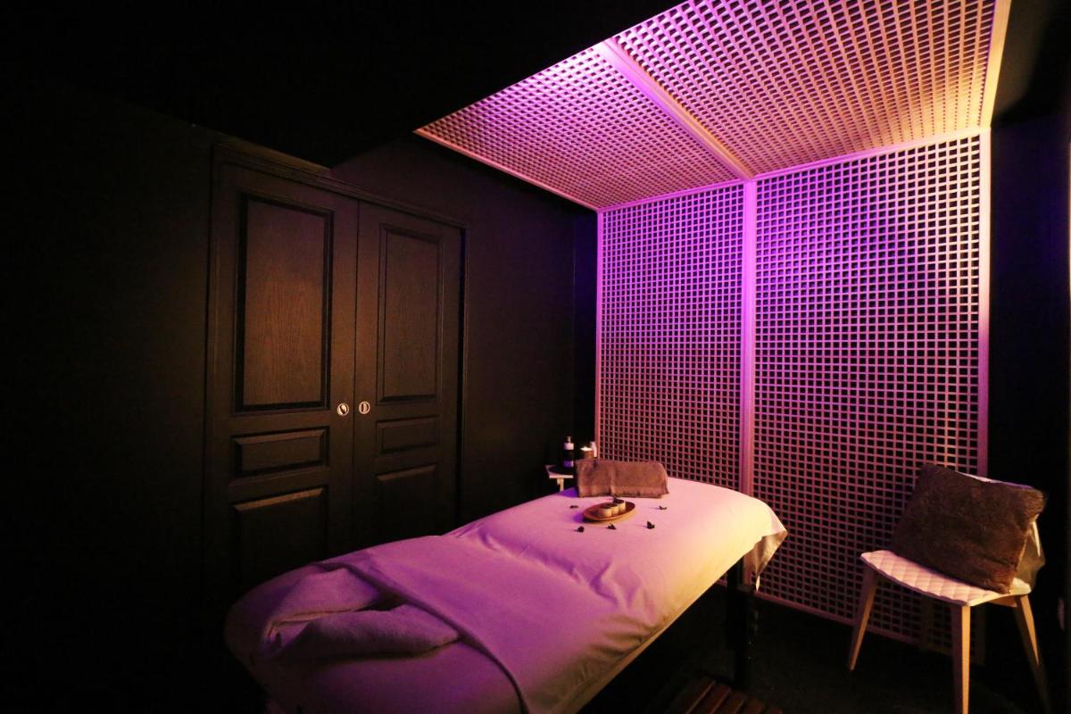 Rock Noir & Spa