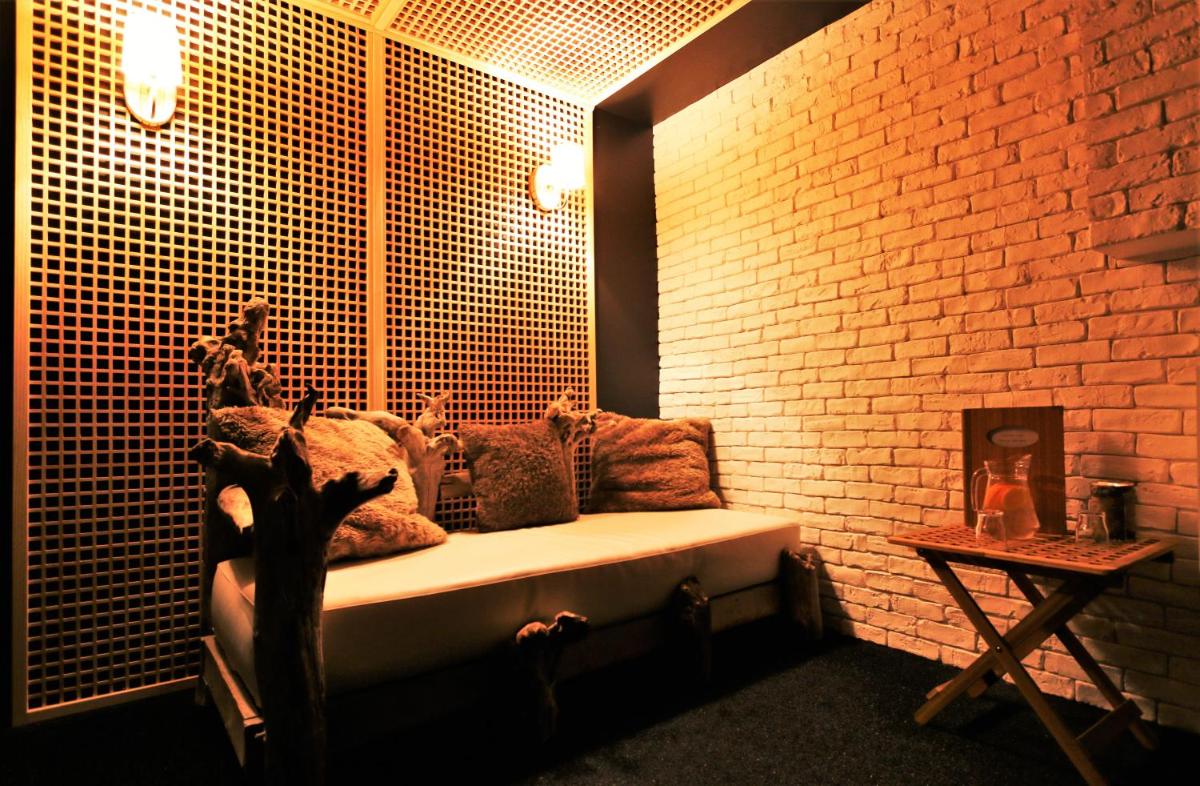Rock Noir & Spa