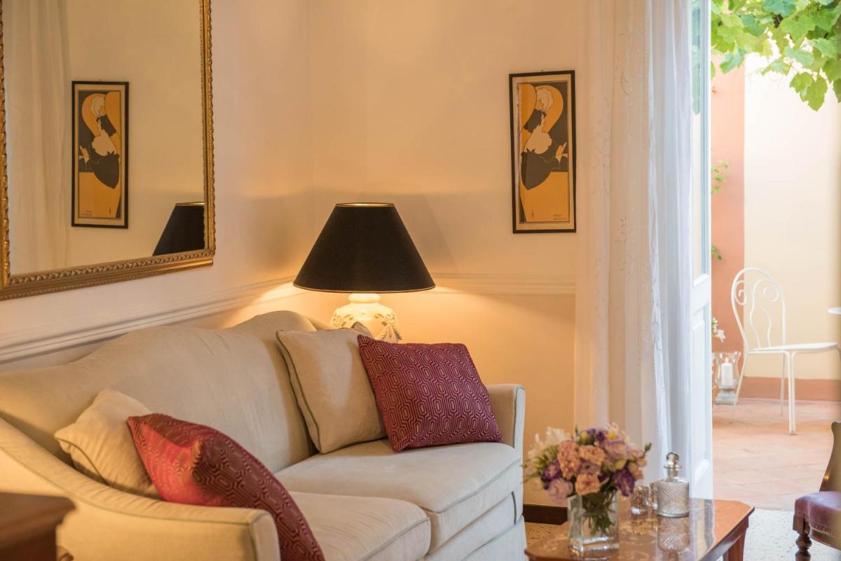 Romantic Hotel & Restaurant Villa Cheta Elite