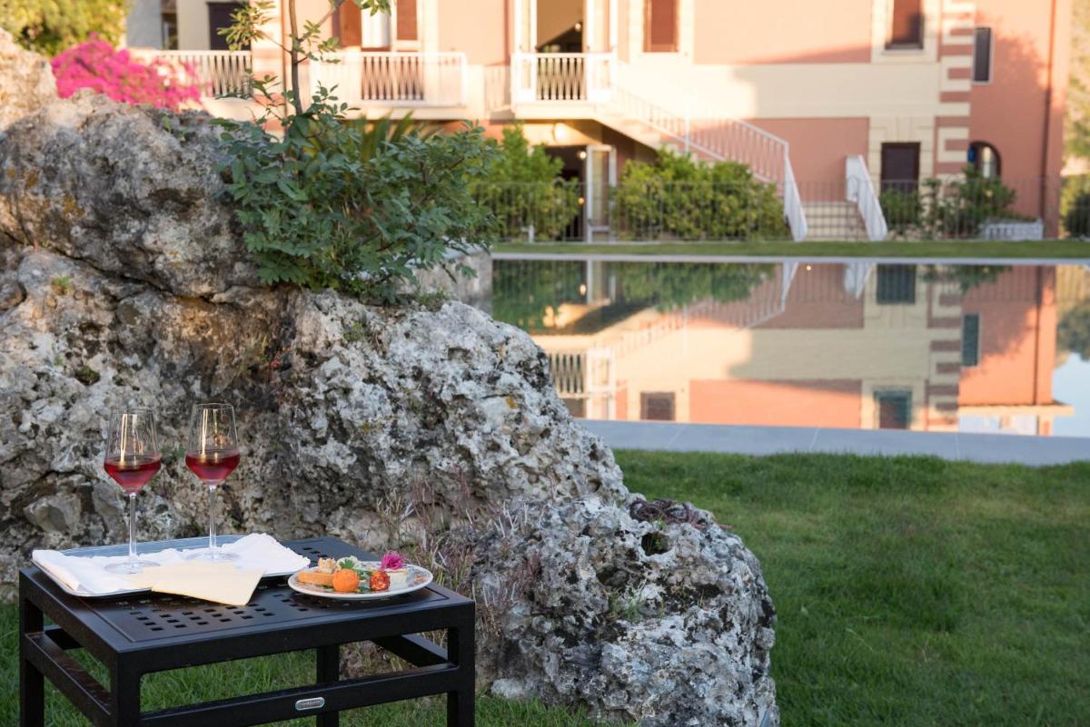 Romantic Hotel & Restaurant Villa Cheta Elite
