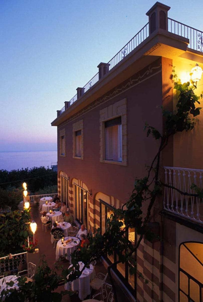 Romantic Hotel & Restaurant Villa Cheta Elite