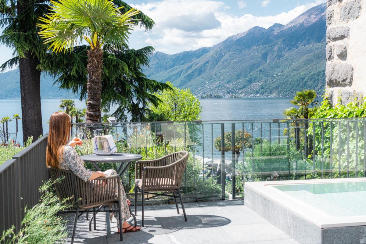 Hotel Castello Seeschloss, lake & pool castle