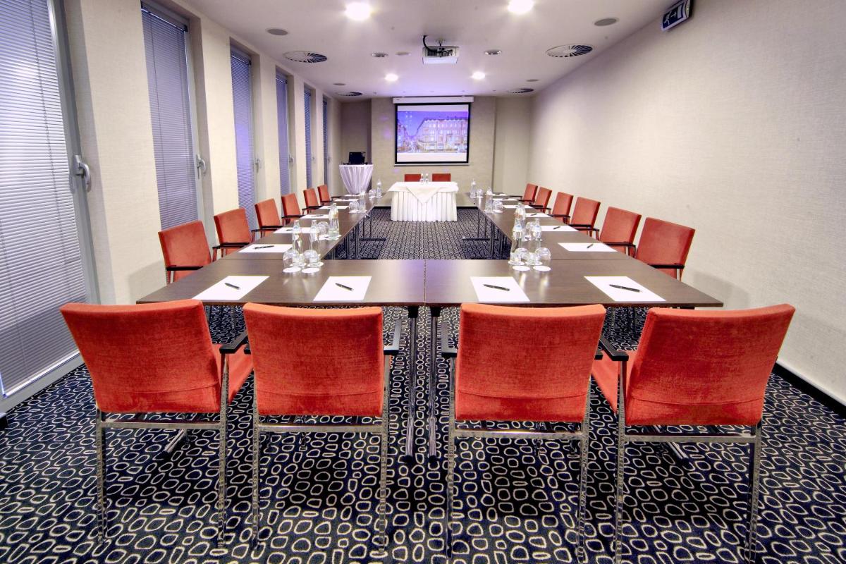 Roset Hotel & Residence