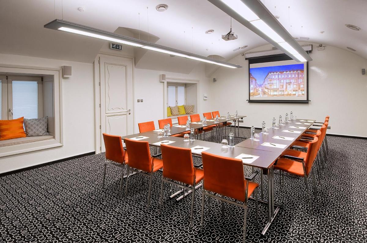 Roset Hotel & Residence