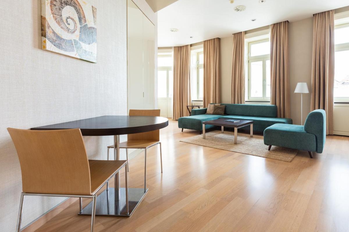 Roset Hotel & Residence