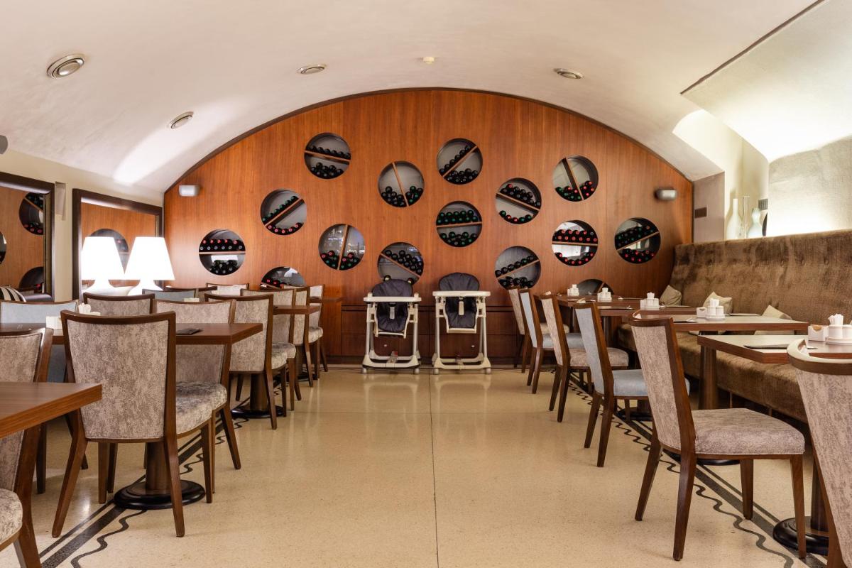 Roset Hotel & Residence