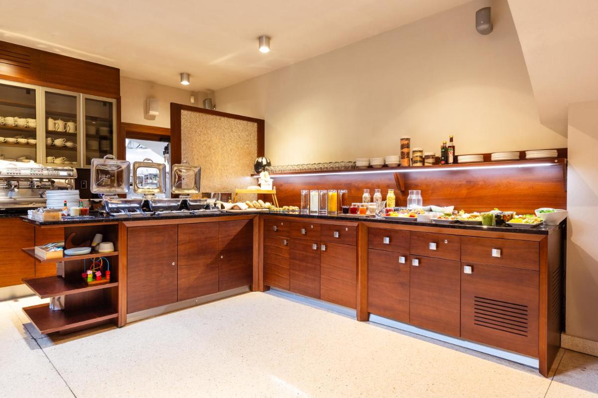 Roset Hotel & Residence