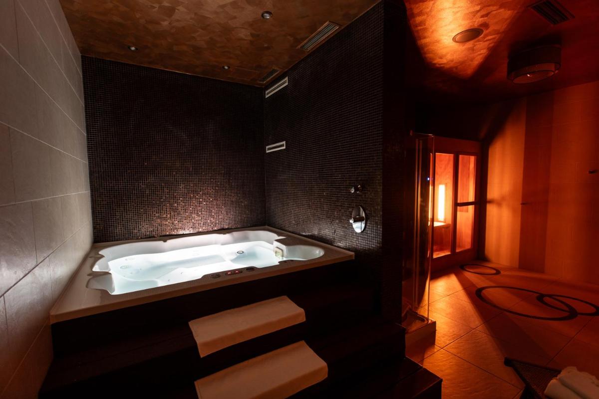 Roset Hotel & Residence