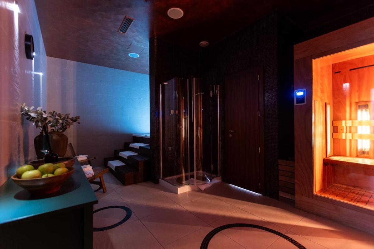 Roset Hotel & Residence