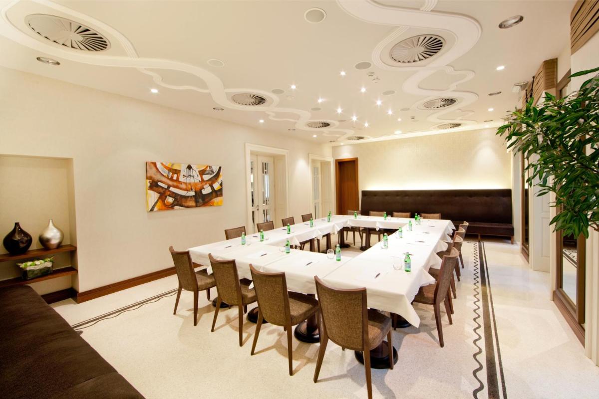 Roset Hotel & Residence