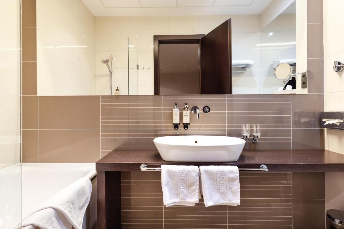 Roset Hotel & Residence