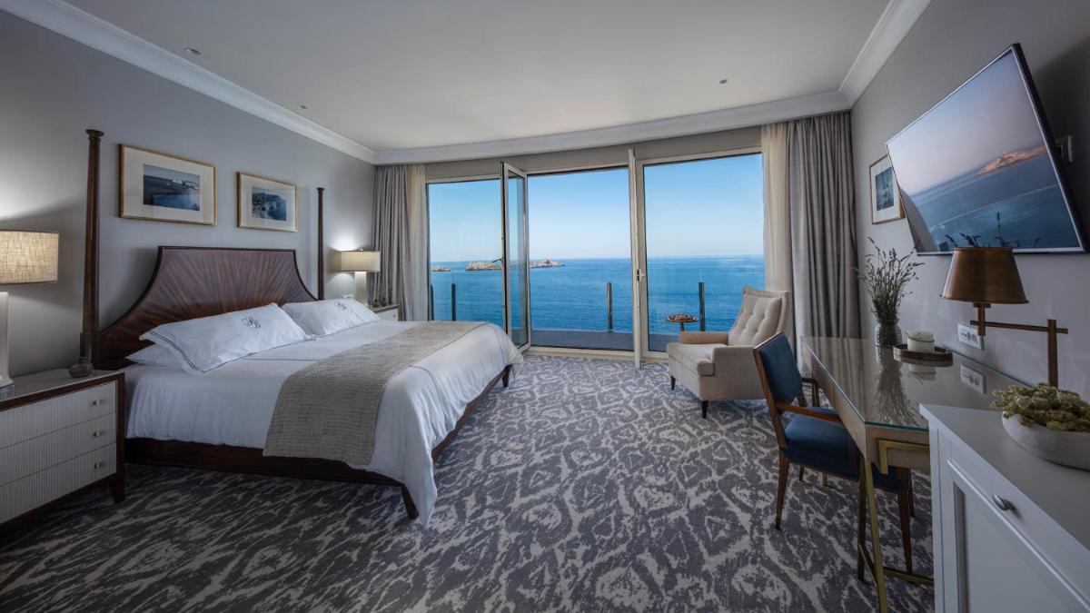 Royal Blue Hotel