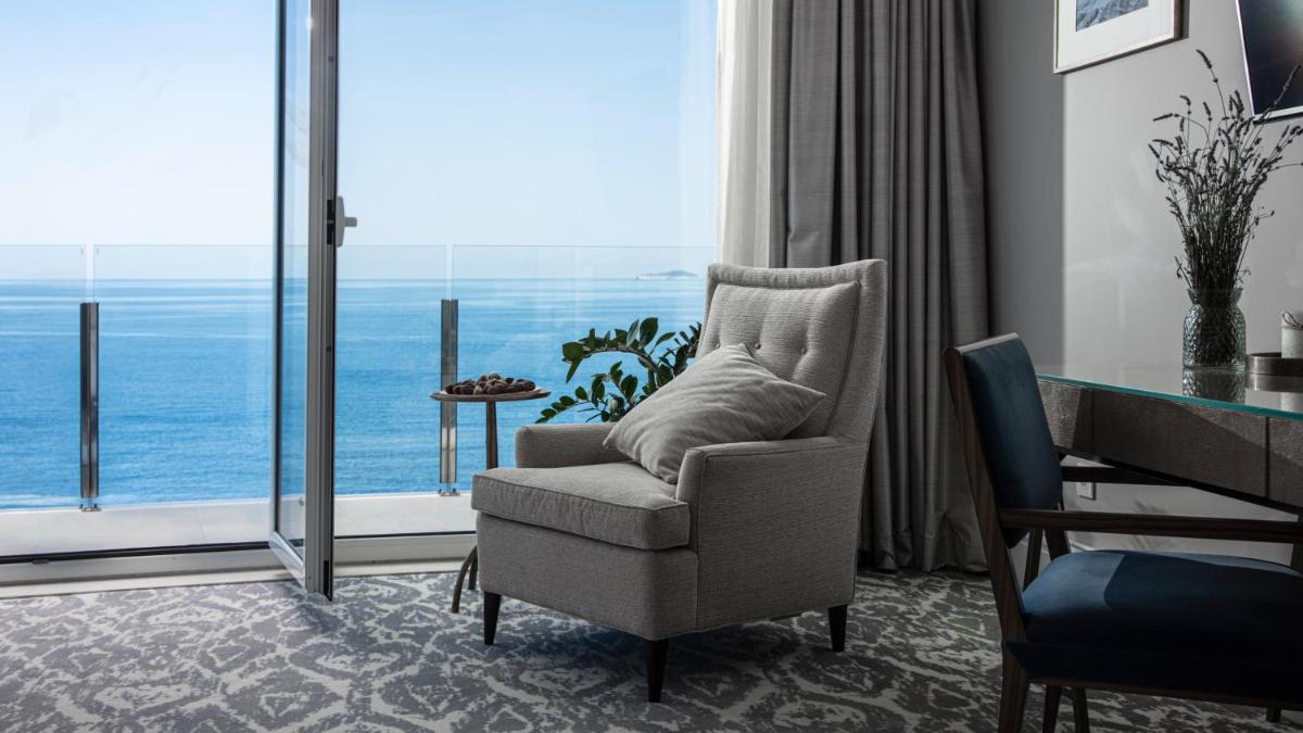 Royal Blue Hotel
