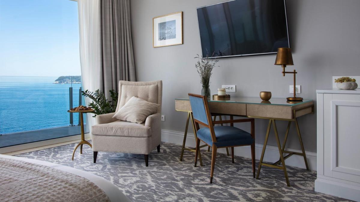 Royal Blue Hotel