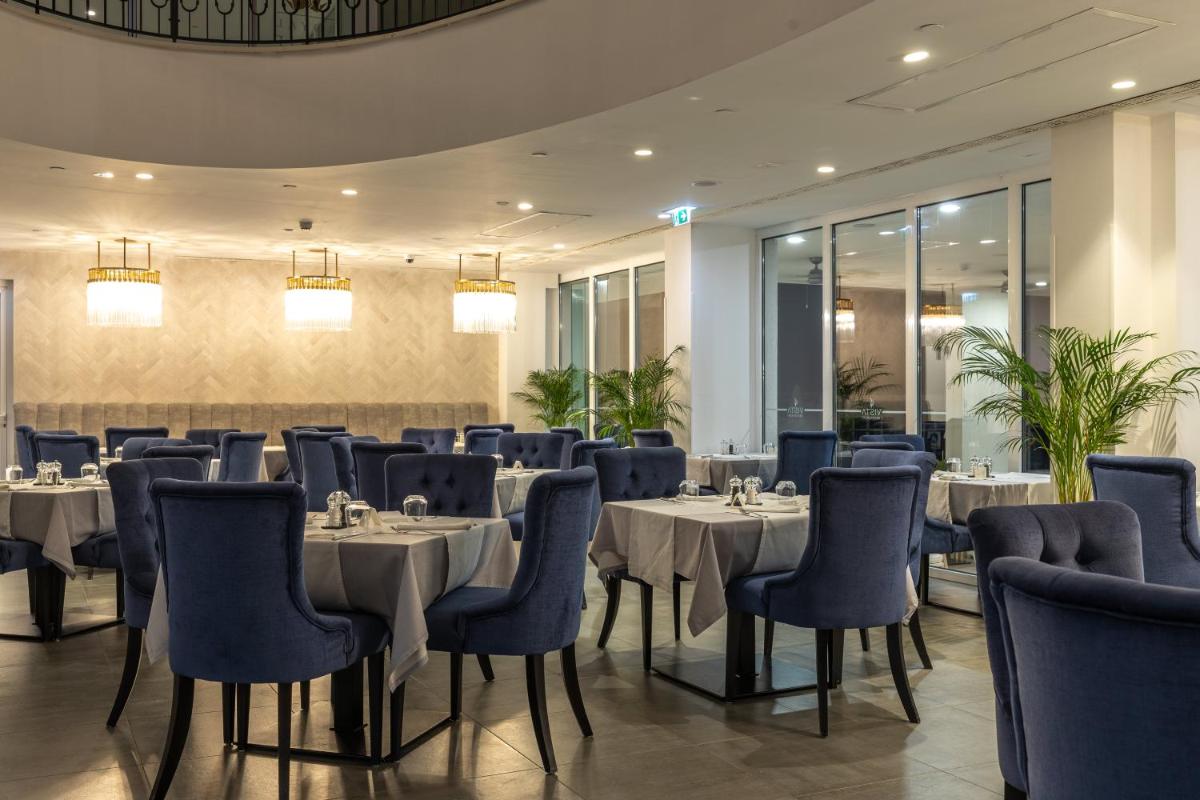 Royal Blue Hotel