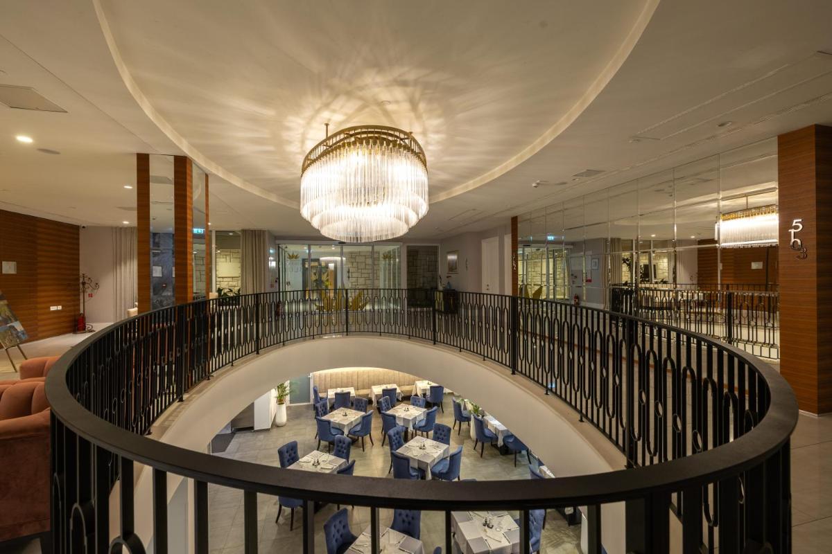 Royal Blue Hotel