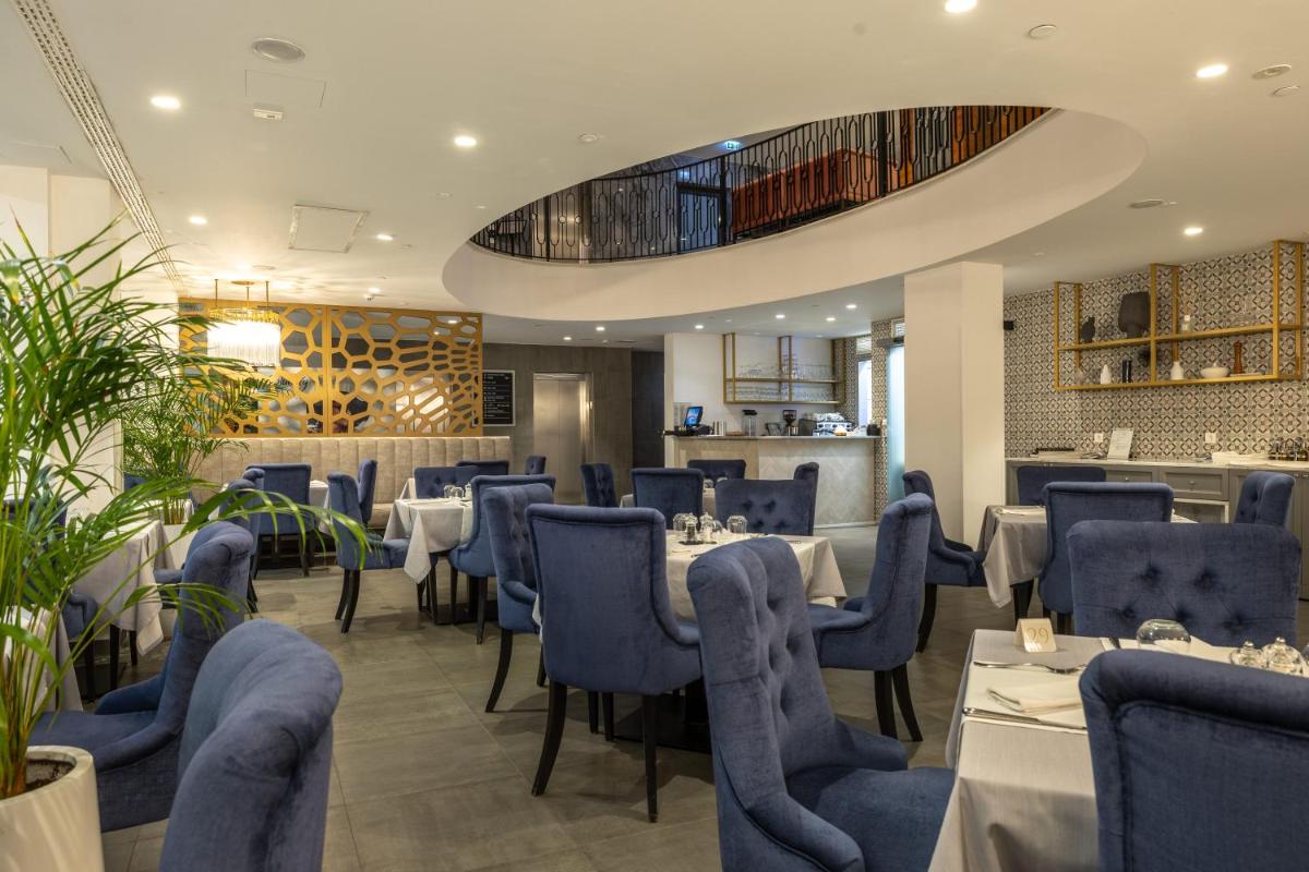 Royal Blue Hotel