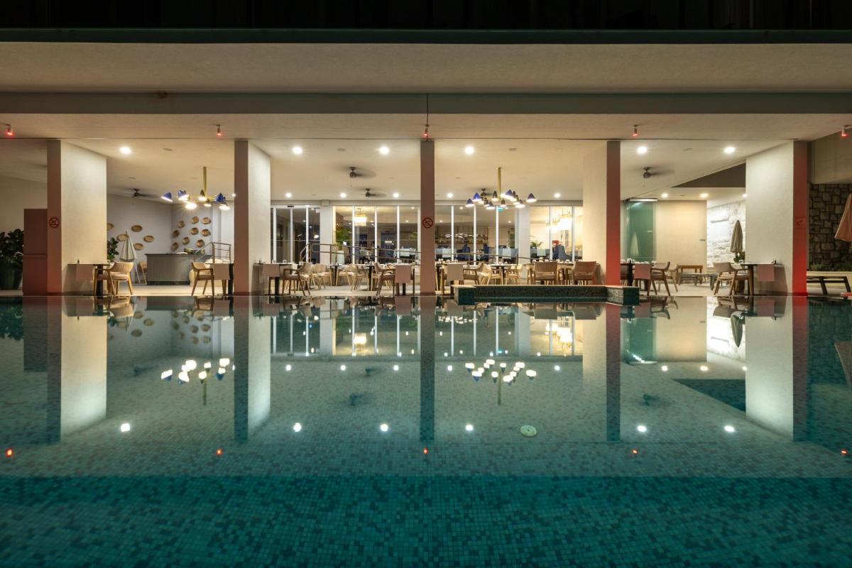 Royal Blue Hotel