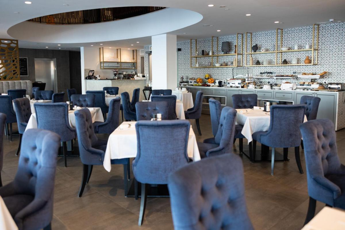 Royal Blue Hotel