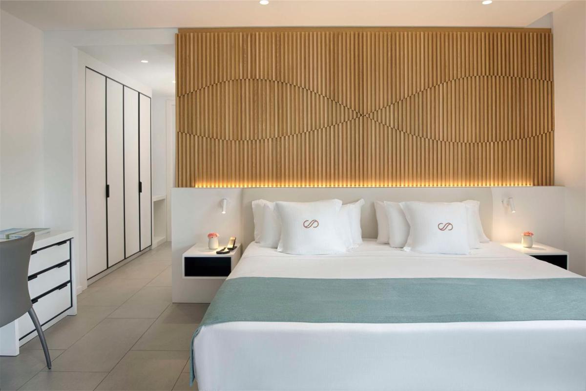 Royal Hideaway Corales Suites