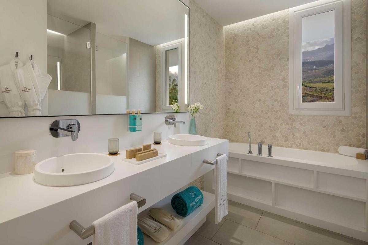 Royal Hideaway Corales Suites