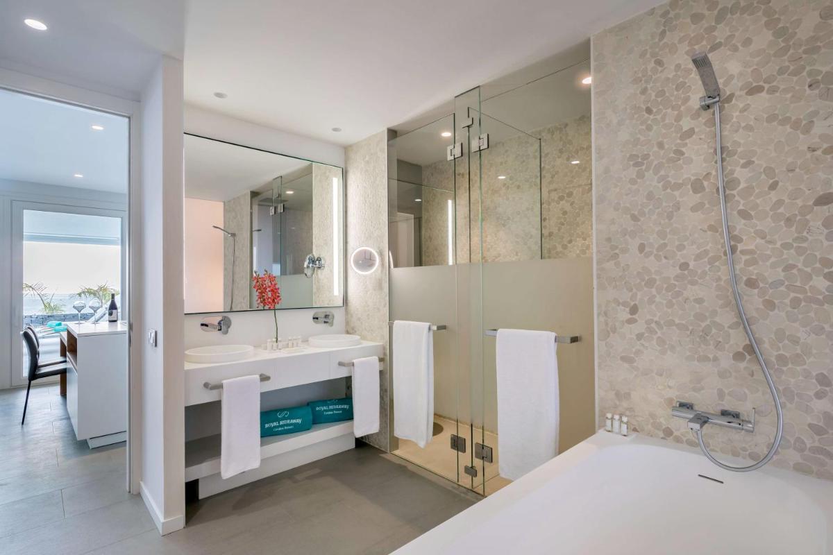 Royal Hideaway Corales Suites